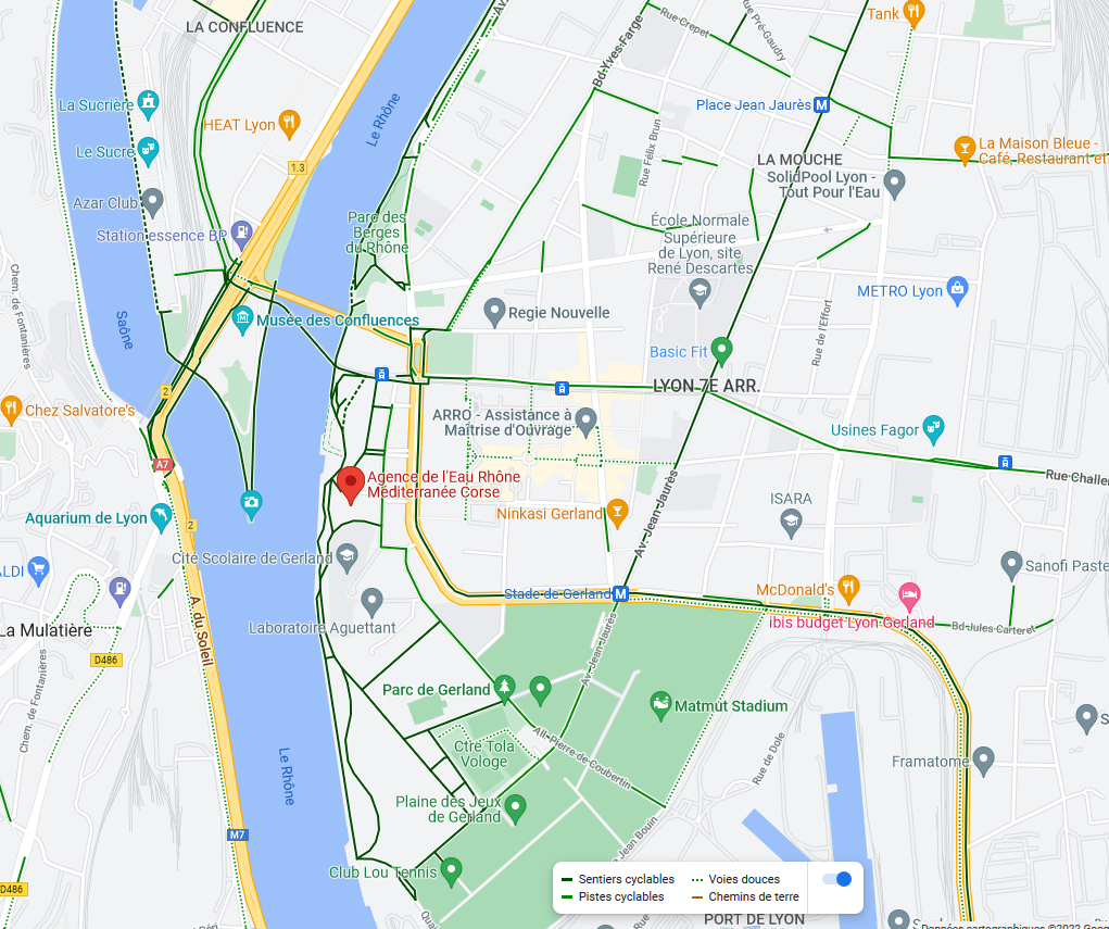 Sentiers et pistes cyclables autour de l'AERMC